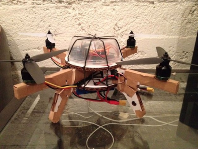 Parrot AR.Drone - картонная версия квадрокоптера (видео)